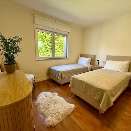 2dluxe - New Listing - Experienced Host Σπλιτ